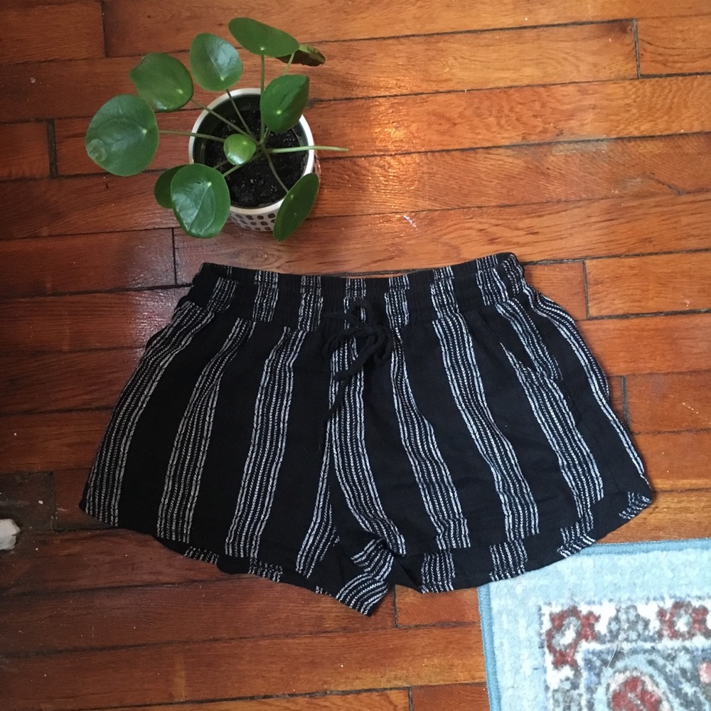 Universal Thread• Linen Blend Striped Shorts XS